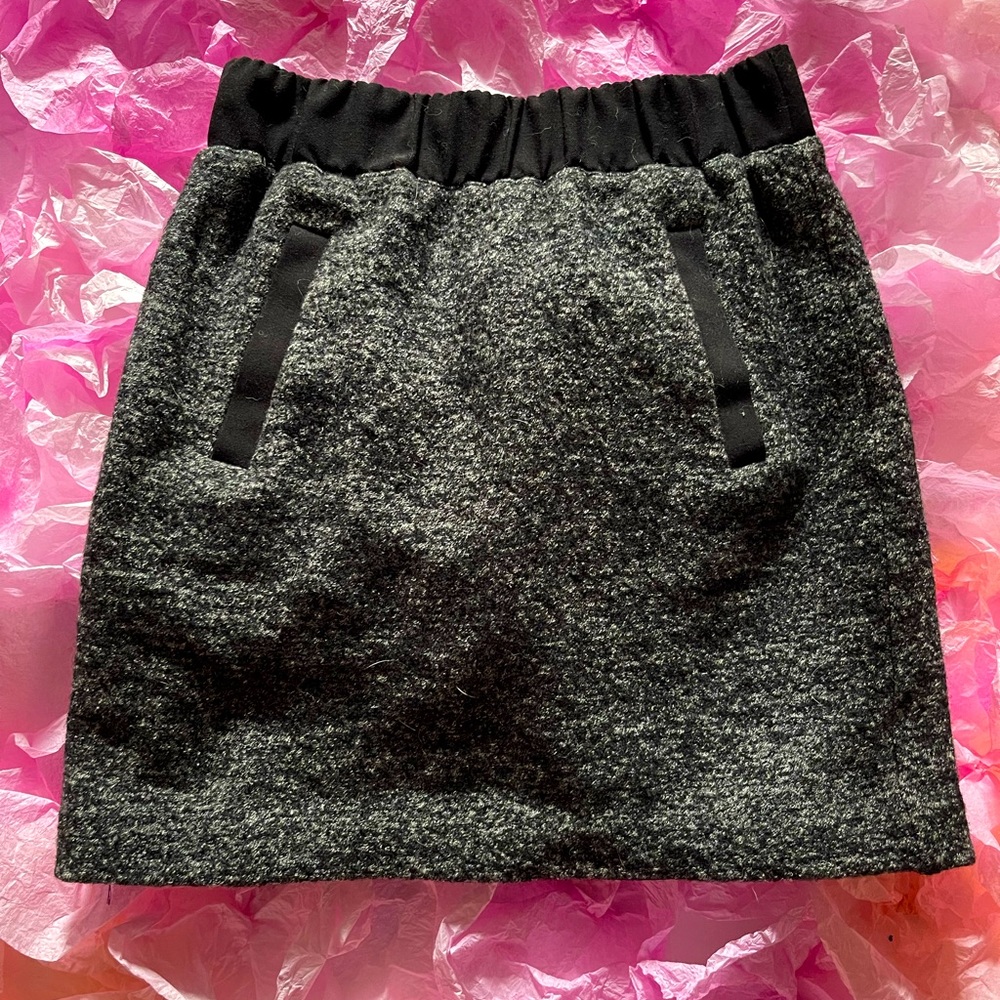 Loft petite tweed skirt with faux pockets and black elastic waistband